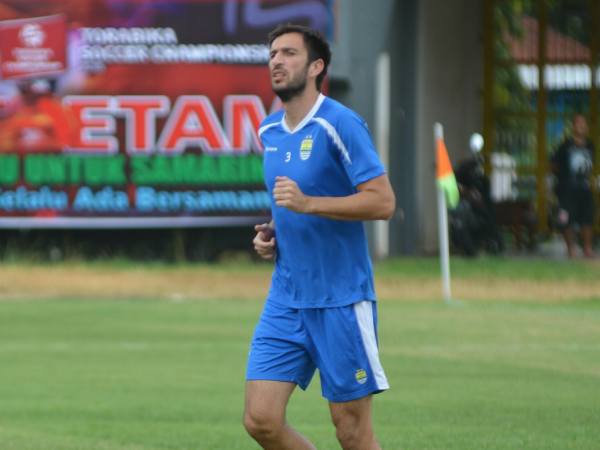 Vujovic Buka Kemungkinan Tinggalkan Persib di Musim Depan