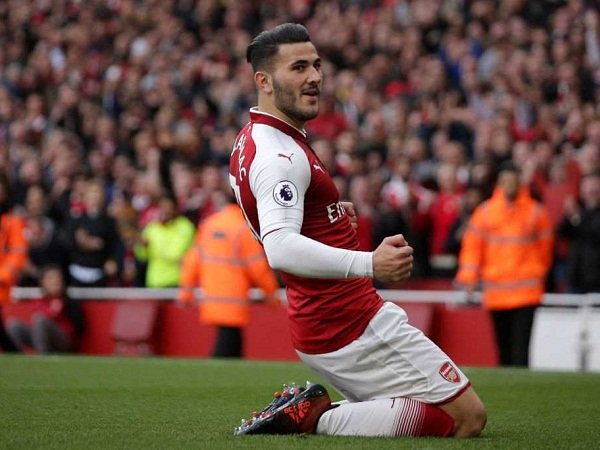 Legenda Tottenham Sebut Kolasinac Sebagai Rekrutan Terbaik Musim Panas Ini