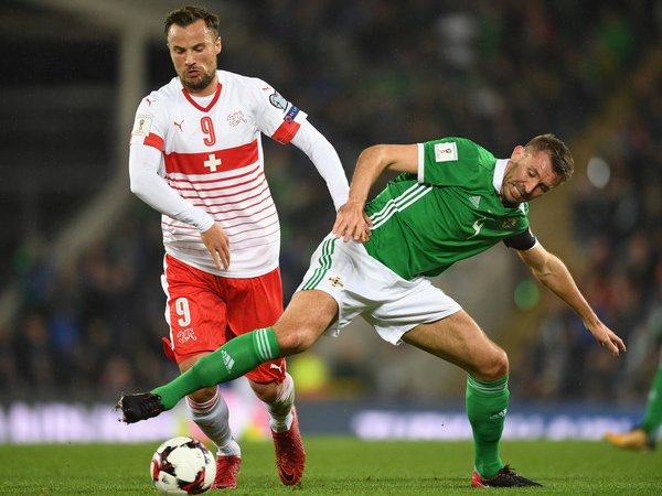 Setelah Laga Melawan Swiss, Gareth McAuley Berencana Pensiun