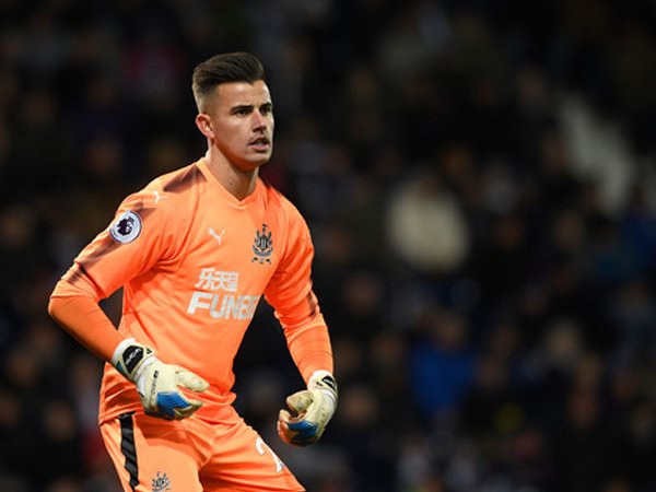 Karl Darlow Puji Semangat Newcastle Saat Hadapi West Brom