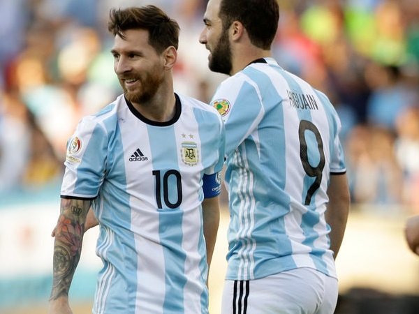 Messi Nilai Higuain Harus Masuk Skuat Argentina