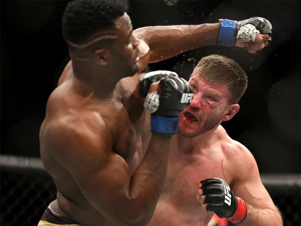 Francis Ngannou Akui Remehkan Miocic