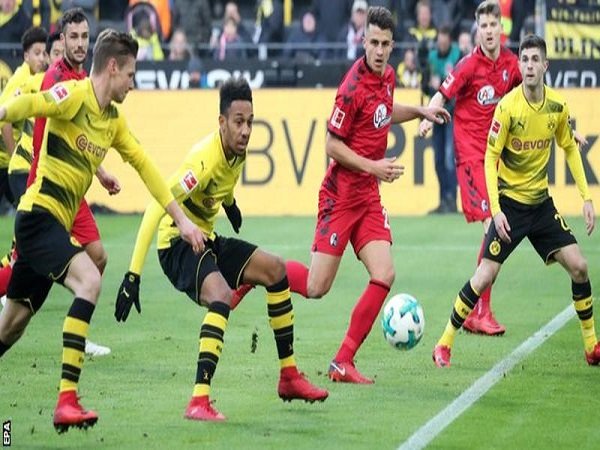 Gol Injury Time Jeremy Toljan Selamatkan Wajah Dortmund