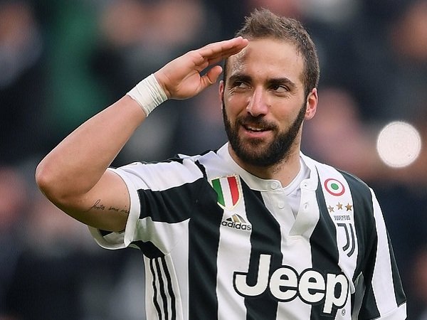 Dibandingkan dengan Kane, Legenda Juventus Klaim Higuain Terlalu Statis