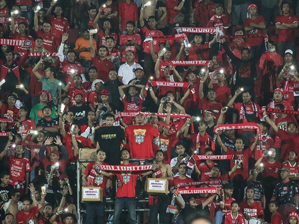 Kesetiaan Para Suporter Dampingi Bali United di Gelora Bung Karno