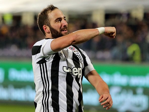 Dybala Kembali, Alex Sandro Ramalkan Hat-trick Higuain di Derby Turin