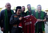 Para Legenda Liverpool Selami Kebudayaan Betawi di Setu Babakan