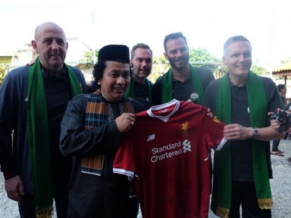 Para Legenda Liverpool Selami Kebudayaan Betawi di Setu Babakan