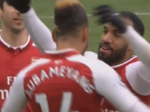 Aubameyang Beberkan Alasan Biarkan Lacazette Eksekusi Penalti