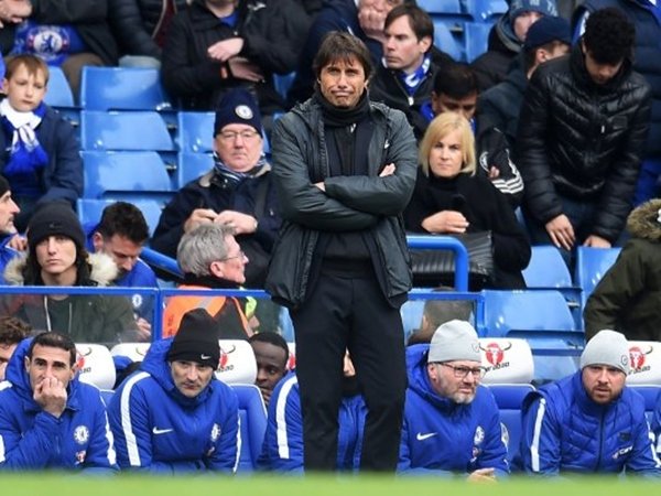 Gary Neville Sangat Yakin Antonio Conte Tak Akan Bertahan di Chelsea