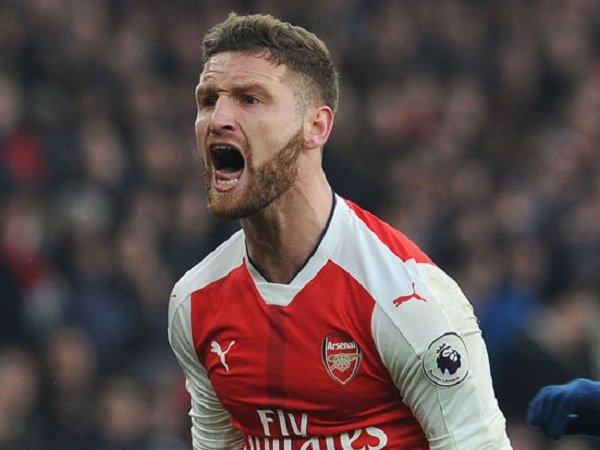 Mustafi Akui Musim Arsenal Telah Berada Dalam Kekacauan