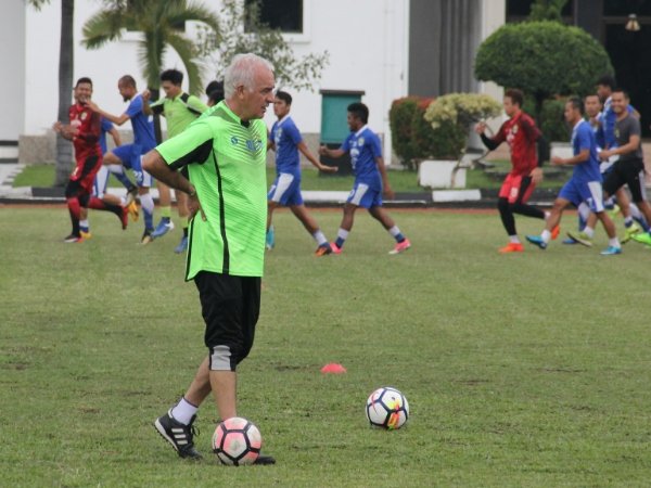 Pulang Mudik, Gomez Langsung Evaluasi Tim