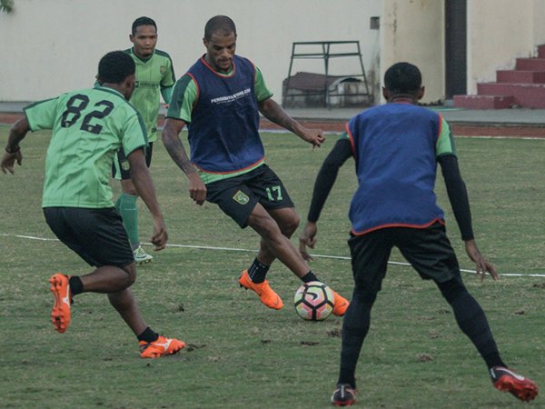 Sambut Legenda, Persebaya Siapkan Kado Pahit untuk Jacksen F Tiago