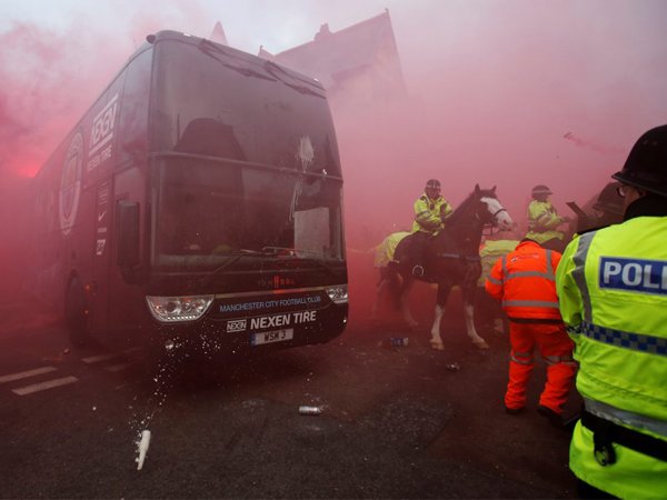 Fans Serang Bus Manchester City, Liverpool Siap-Siap Kena Sanksi UEFA