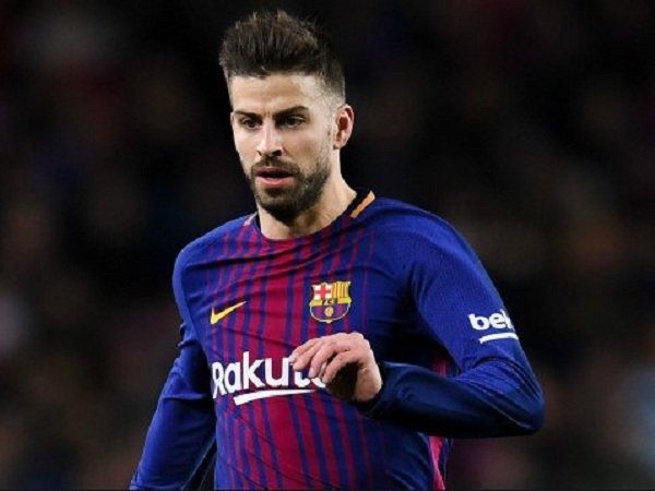 Gerard Pique Adalah Bek Terbaik Dunia Versi Carles Puyol