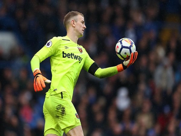 Tampil Bagus, Hart Kembali Menangkan Hati Fans West Ham