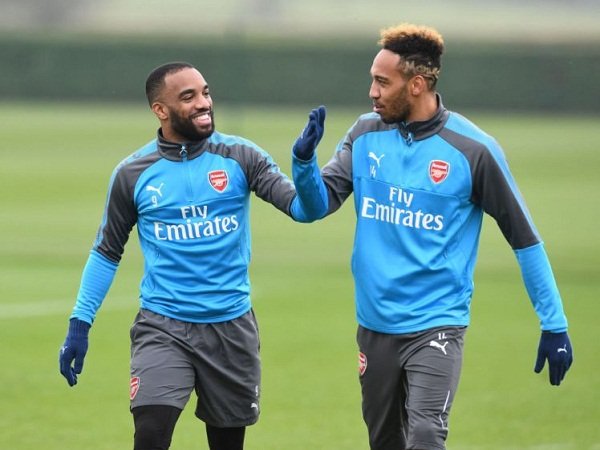 Wow! Aubameyang Kirim Pesan Mengejutkan Ke Wenger Soal Lacazette