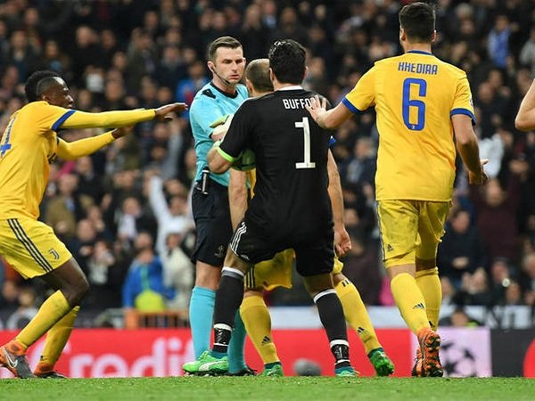 Graham Poll Puji Keputusan Michael Oliver Berikan Penalti untuk Real Madrid