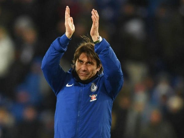 Antonio Conte Tak Pedulikan Kabar Maurizio Sarri Gabung ke Chelsea