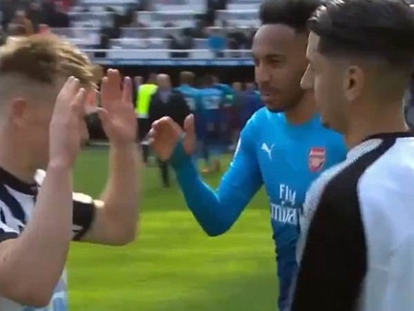 Ternyata Aubameyang Sempat Dicuekin Matt Ritchie Usai Laga Kontra Newcastle