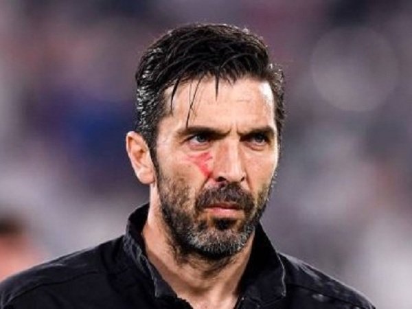 Kalah dari Napoli, Buffon Mencak-Mencak Kepada Benatia di Ruang Ganti Juventus?