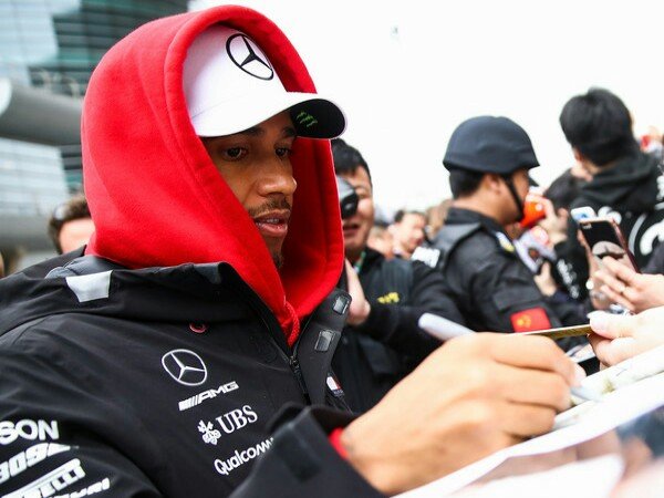 Lewis Hamilton Ingin Terus Tumbuh Bersama Mercedes