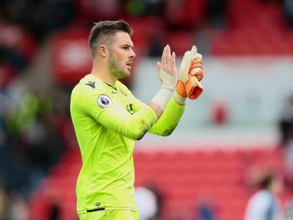 Butland: Kemenangan Melawan Liverpool Adalah Suatu Keharusan