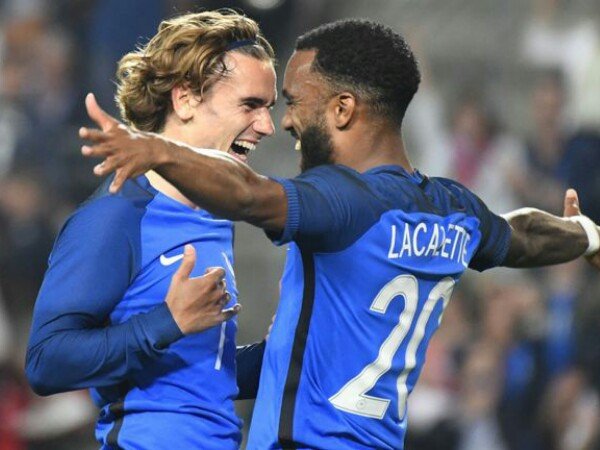 Jelang Duel, Lacazette Ungkap Kedekatannya dengan Griezmann