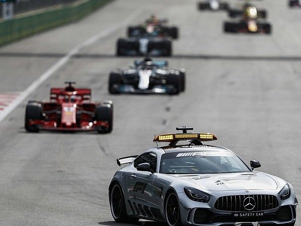 Hamilton Tuduh Vettel Langgar Aturan Safety Car di Baku