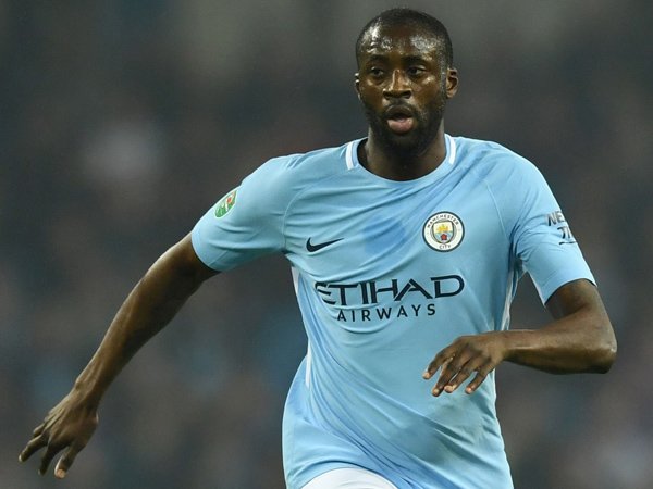 Yaya Toure Beri Sinyal Dirinya Tetap Bertahan di Premier League