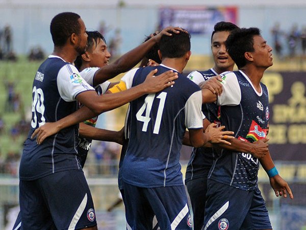 Pertarungan Epik Arema FC vs PSM Makassar