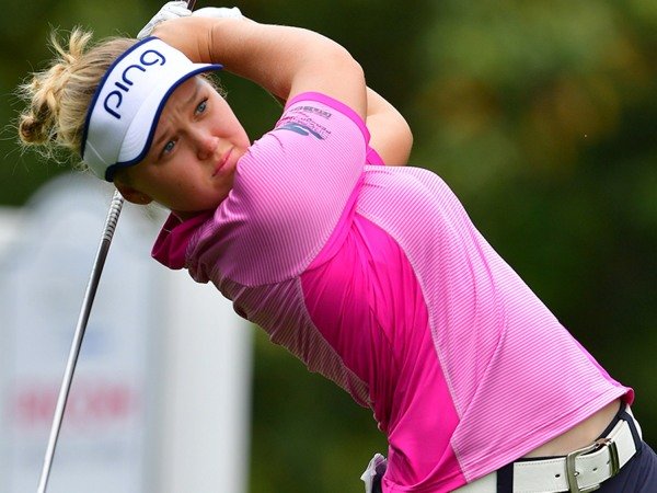 Austin Ernst dan Brooke Henderson Cetak â€˜Round Of The Dayâ€™