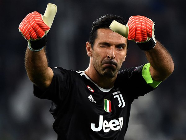 Agen Isyratkan Gianluigi Buffon Terima Pinangan Paris Saint-Germain