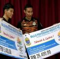 Raih Emas Commonwealth Games, Lee Chong Wei Terima Penghargaan