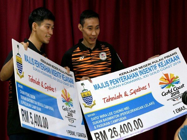 Raih Emas Commonwealth Games, Lee Chong Wei Terima Penghargaan