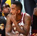 Derek Fisher Sarankan Cavaliers Tak Cadangkan JR Smith