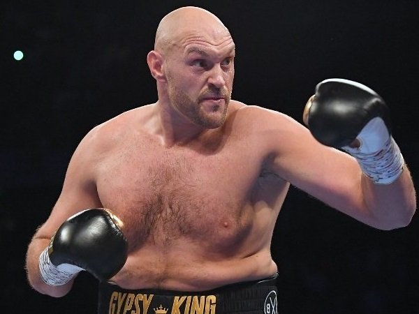 Warren: Tyson Fury Harus Turunkan Berat Badan Sebelum Laga Agustus