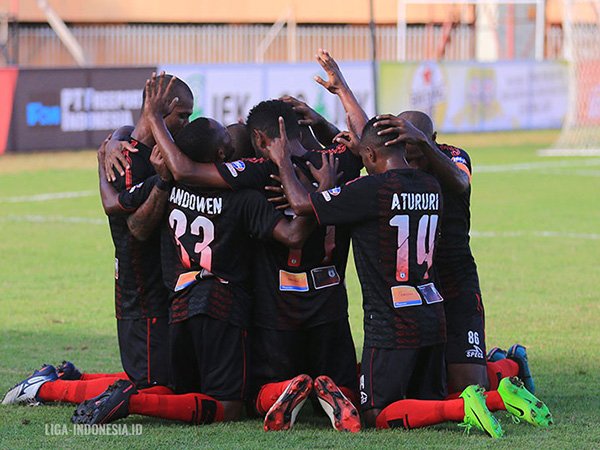 Tanpa Pelatih Kepala, Persipura Belatih di Pantai