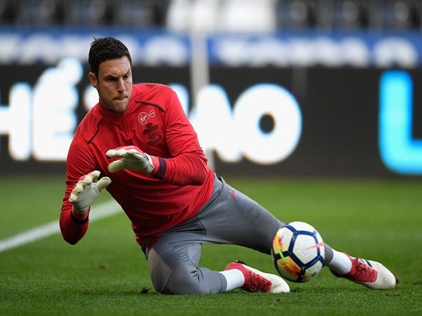 Alex McCarthy Resmi Tanda Tangani Kontrak Baru di Southampton