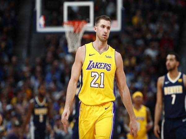 Lakers Kembali Berikan Kontrak Kepada Travis Wear