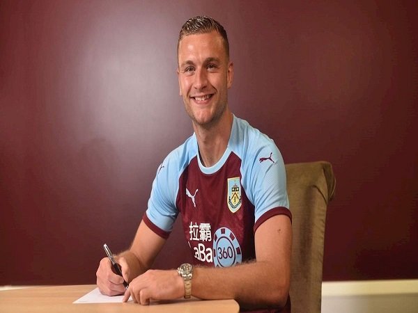 Burnley Resmi Datangkan Gibson dari Middlesbrough