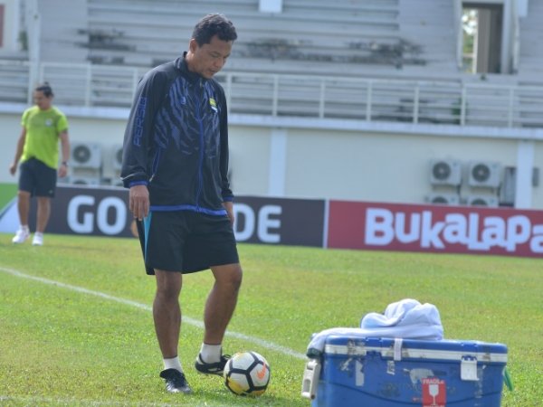 Stok Amunisi Terbatas, Ini Kata Pelatih Kiper Persib