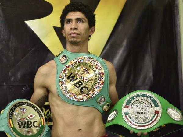 Rey Vargas Akan Pertahankan Gelar Desember