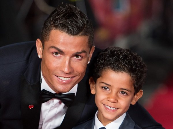 Kompak! Ini 7 Foto Cristiano Ronaldo Bersama Dengan Anaknya