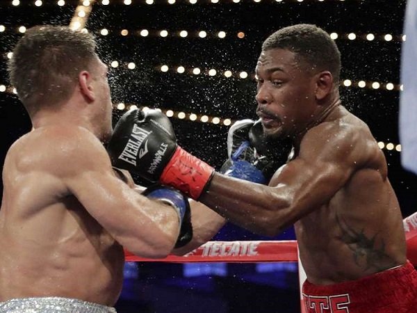 Taklukkan Derevyanchenko, Jacobs Sabet Juara Menengah IBF