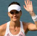 Resmi, Agnieszka Radwanska Gantung Raket