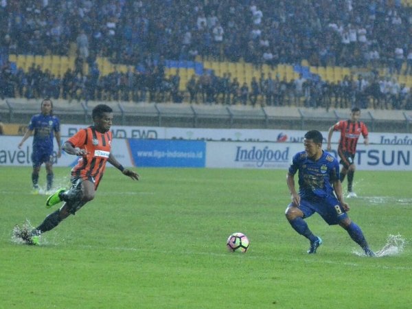 Pelatih Perseru Abaikan Persib yang Diterpa Isu Keretakan