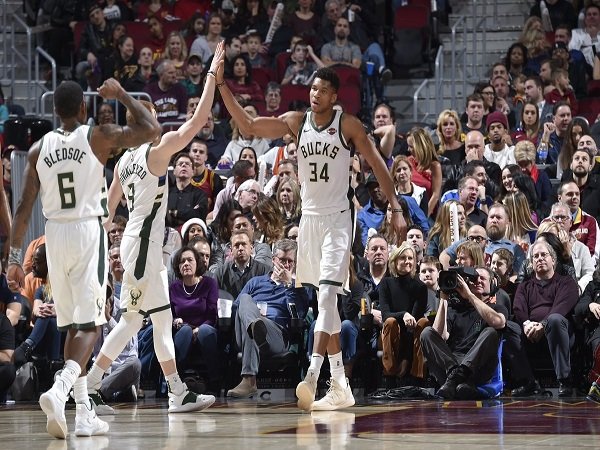 Antetokounmpo Gemilang, Bucks Permalukan Cavaliers