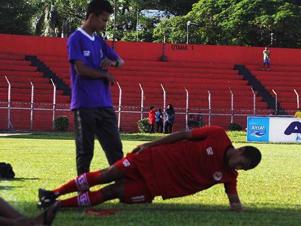 Hengki Ardiles Belum Ingin Gantung Sepatu