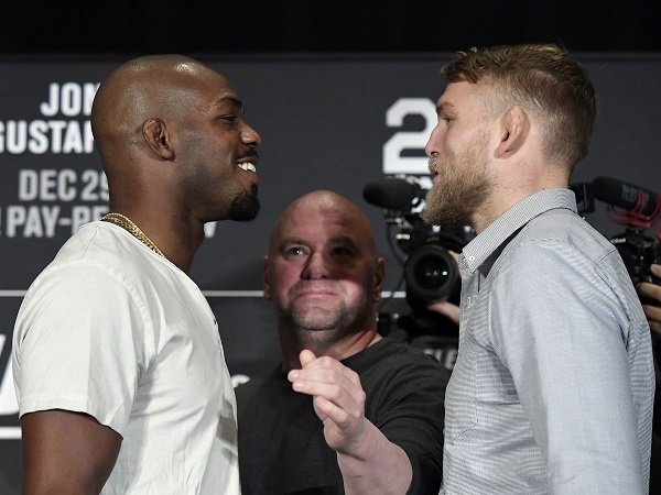 Gustafsson Sebut Jon Jones Adalah Petarung Curang